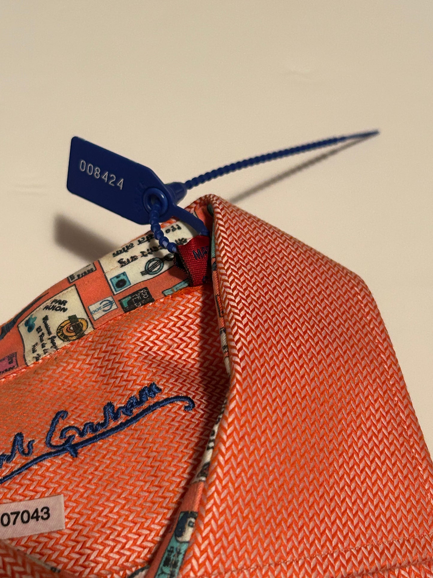 ROBERT GRAHAM Knowledge, Wisdom, Truth Long Sleeve Double Cuffed and Collared Chevron Pattern Dress Shirt, Large. Orange