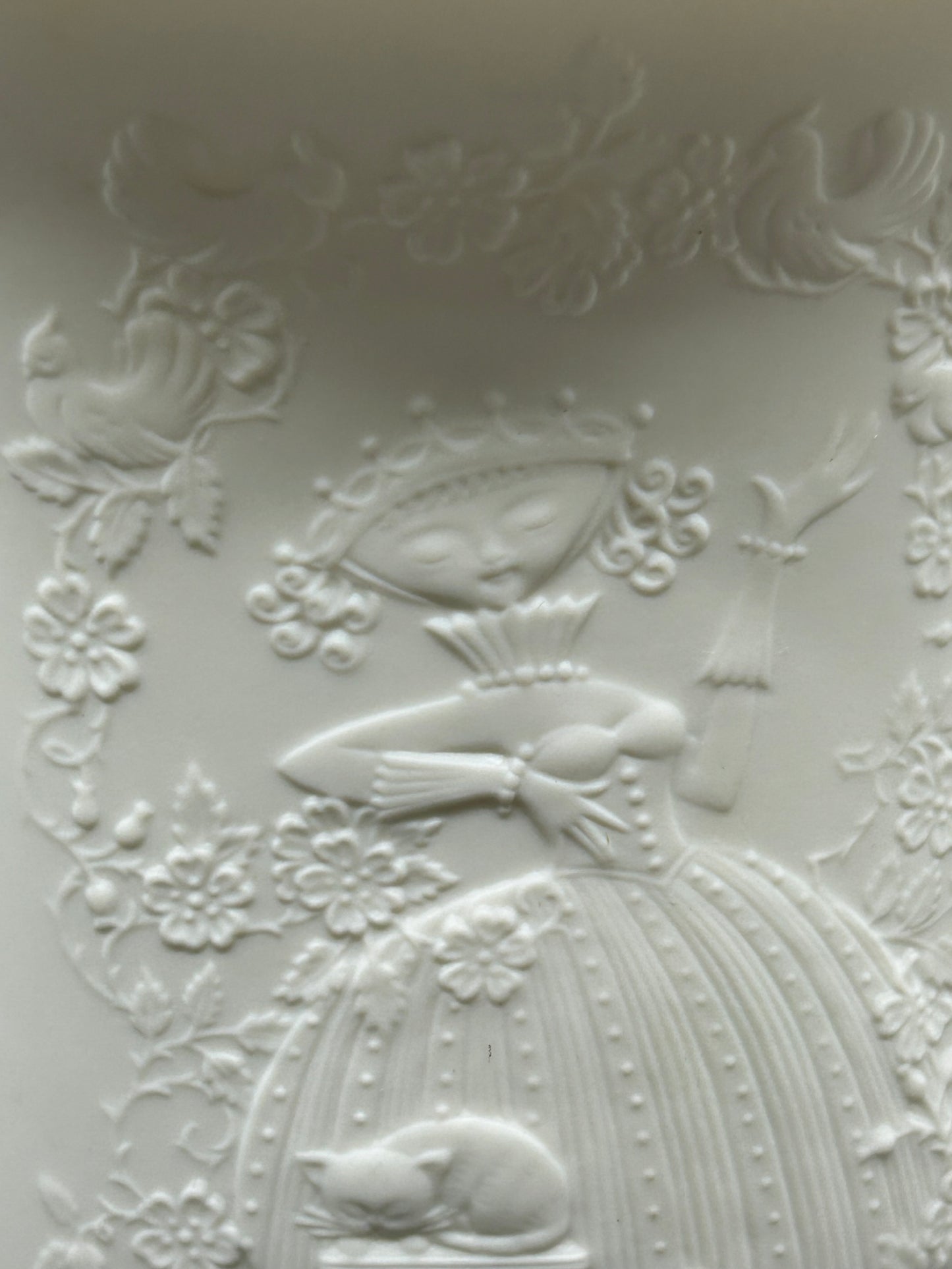 AK Kaiser White Porcelain Bisque Vase - Princess and the Cat Raised Motif