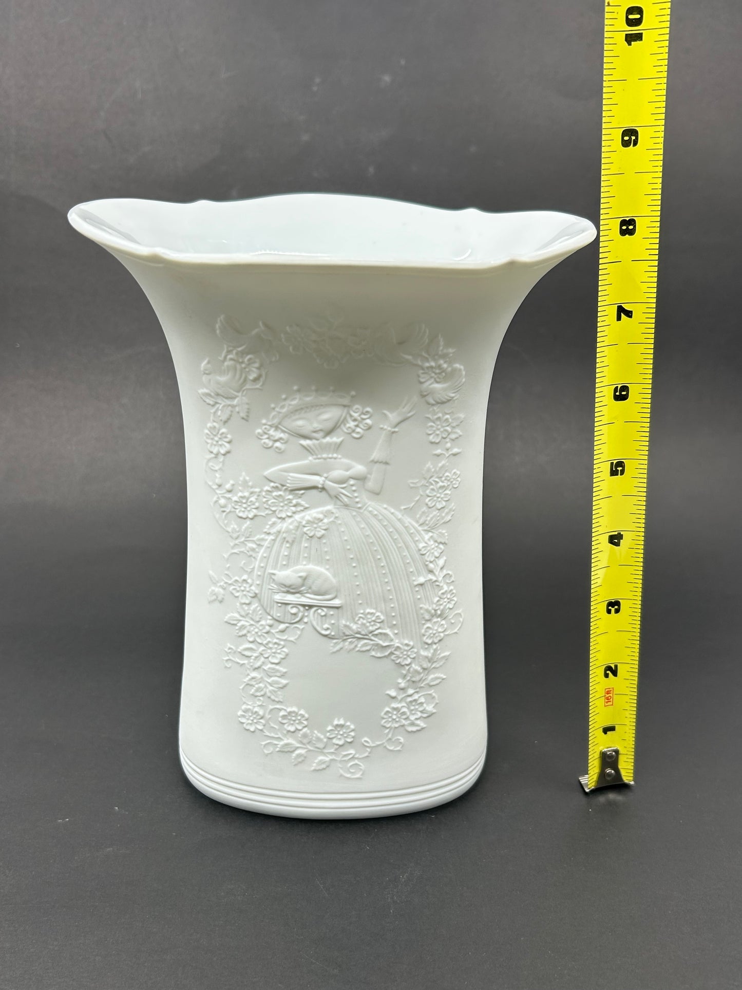 AK Kaiser White Porcelain Bisque Vase - Princess and the Cat Raised Motif