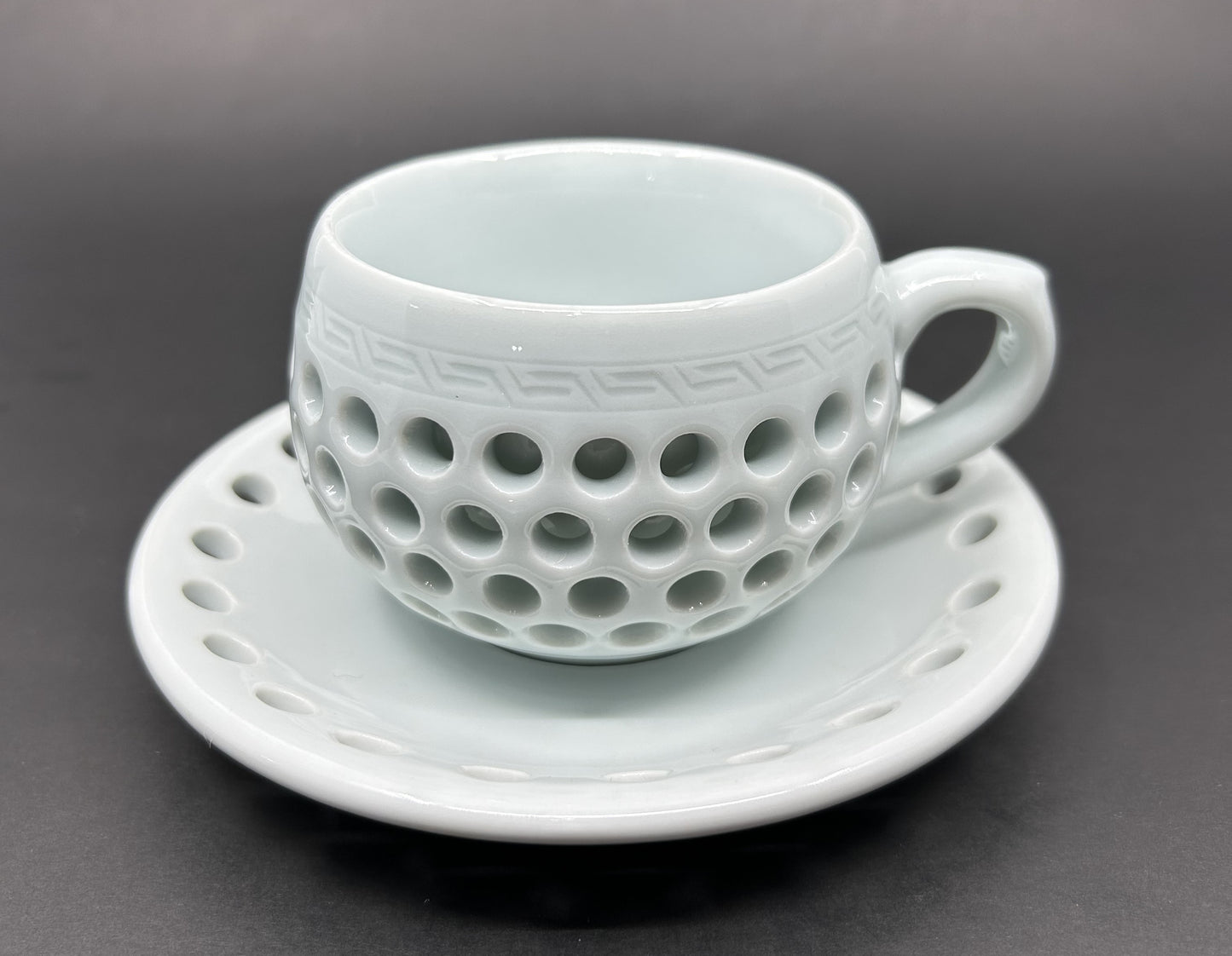 Artisan Contemporary Reticulated Circles Tea cups and Saucer - Set of 4