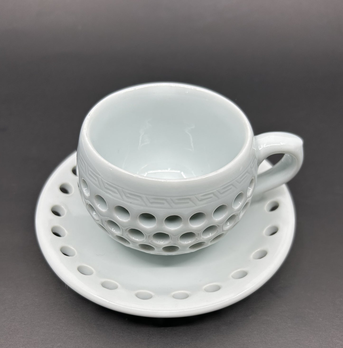 Artisan Contemporary Reticulated Circles Tea cups and Saucer - Set of 4