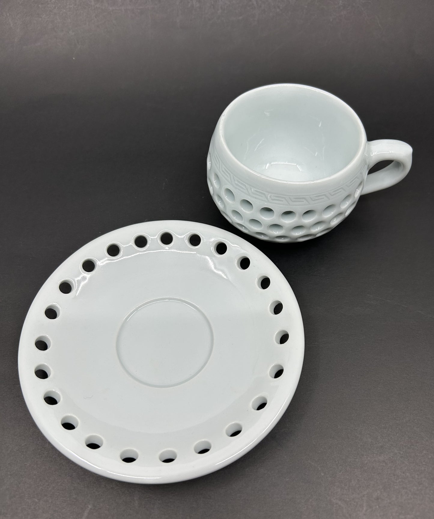 Artisan Contemporary Reticulated Circles Tea cups and Saucer - Set of 4