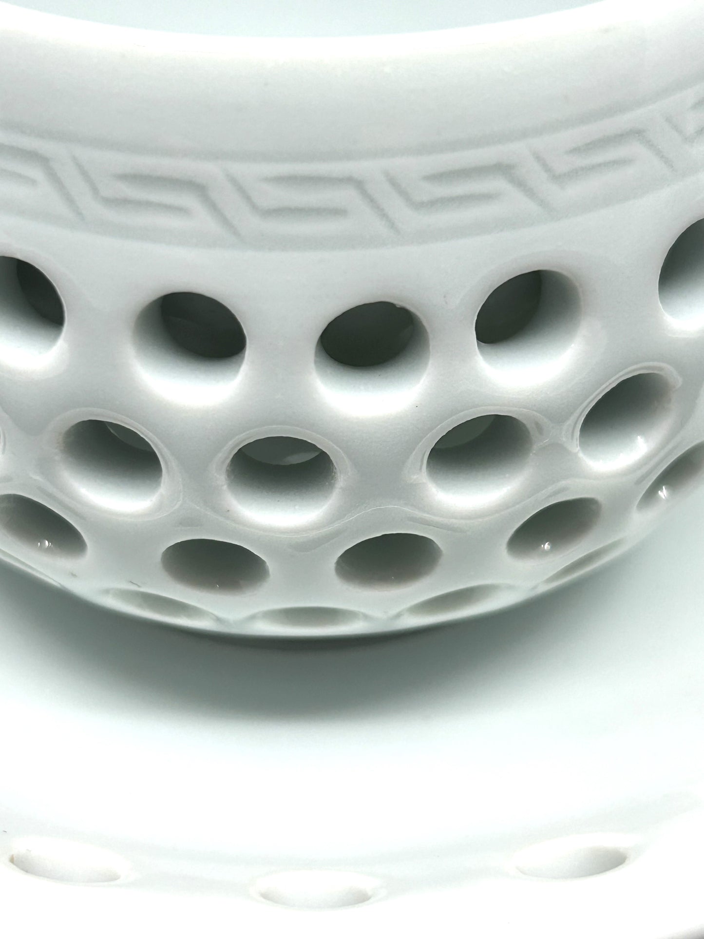 Artisan Contemporary Reticulated Circles Tea cups and Saucer - Set of 4