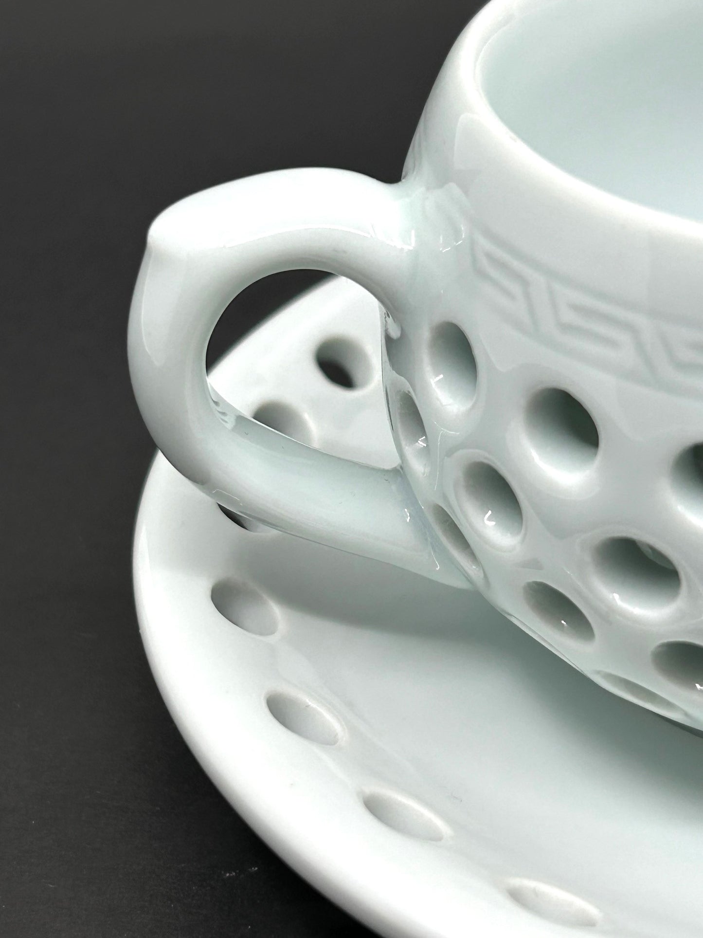 Artisan Contemporary Reticulated Circles Tea cups and Saucer - Set of 4