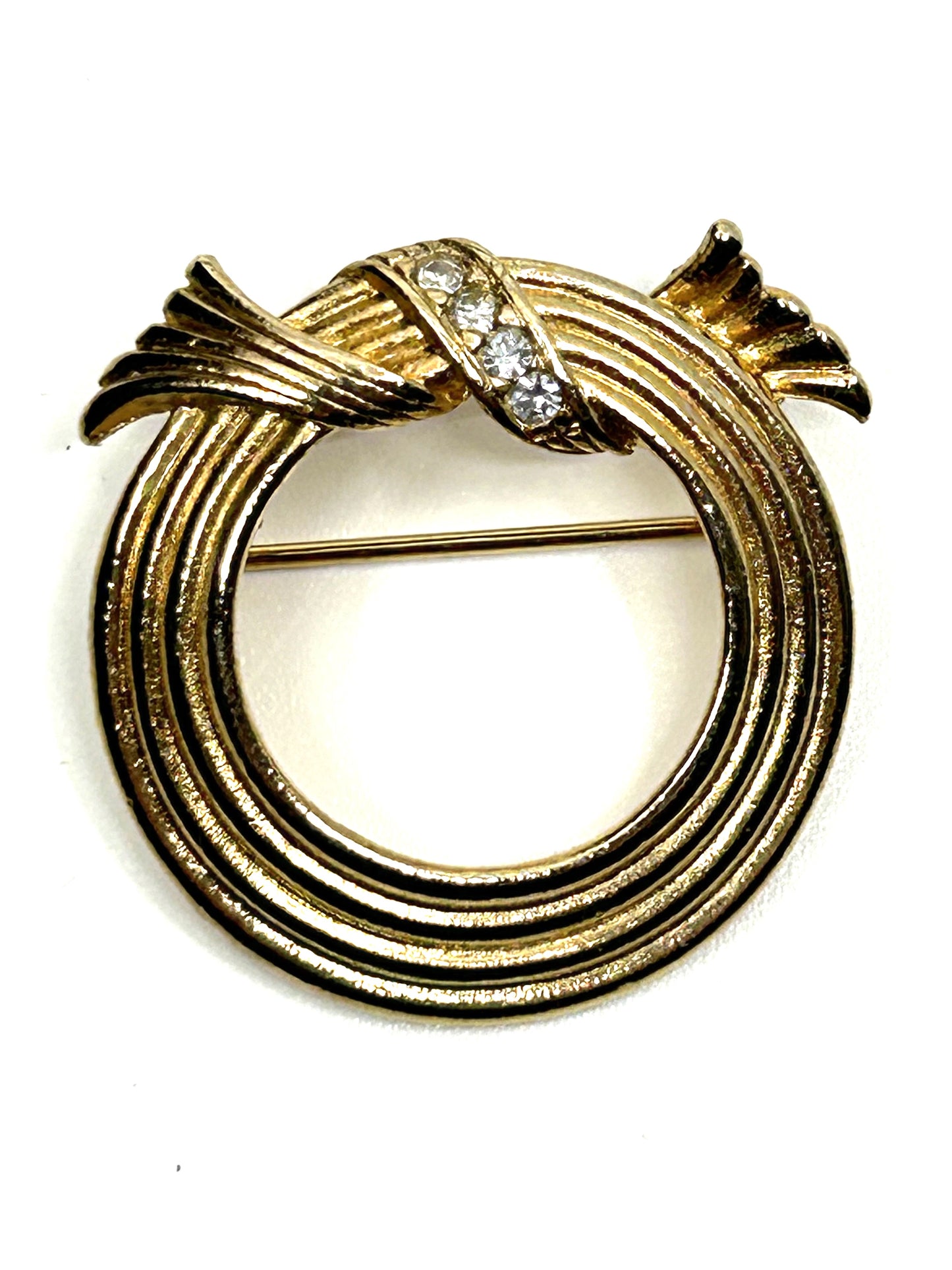 Vintage Avon Goldtone 4 Ring Wreath with Faux Diamonds