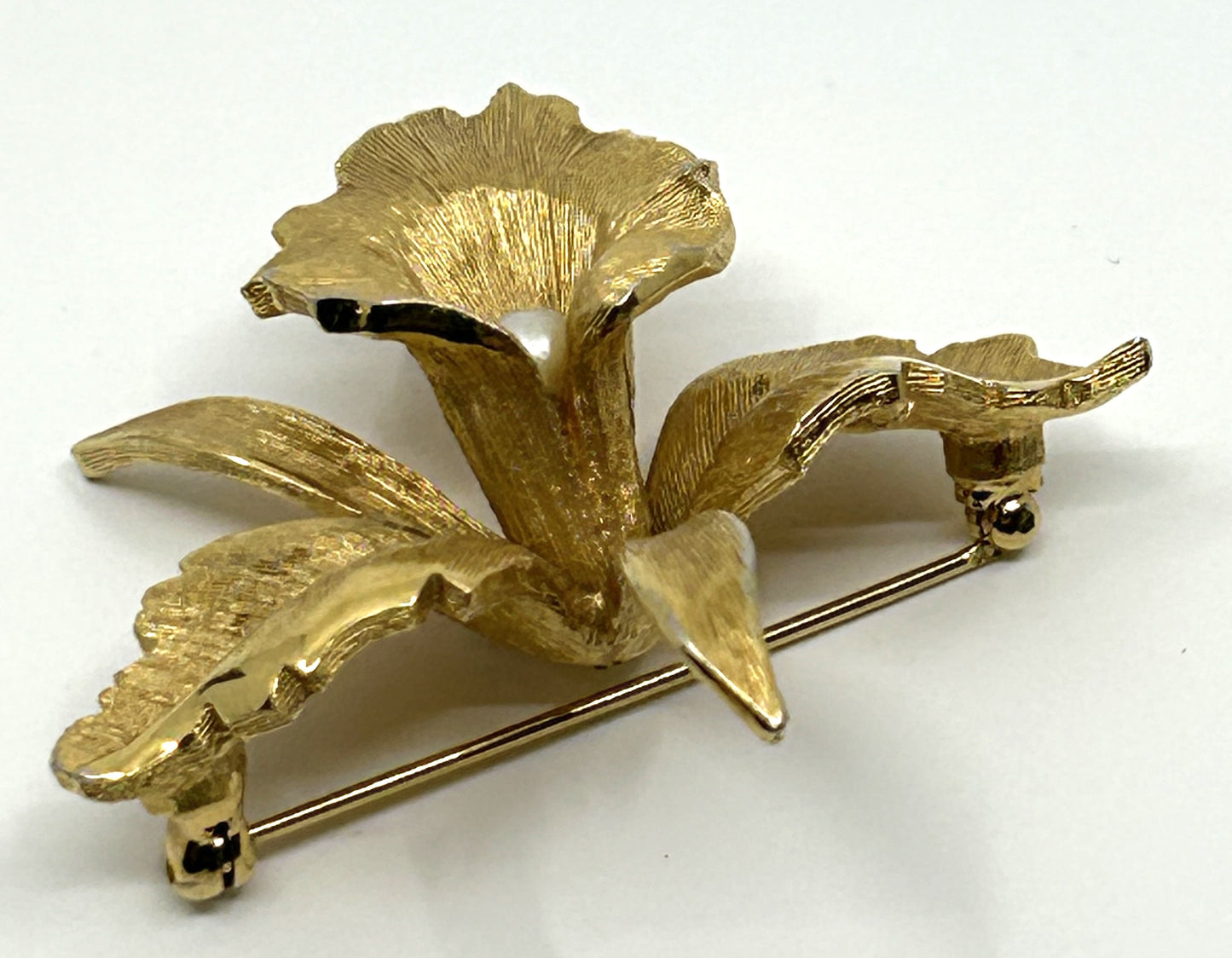 Vintage Textured Goldtone Orchid w/Pearl Brooch