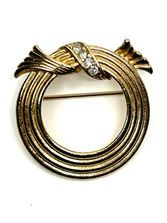 Vintage Avon Goldtone 4 Ring Wreath with Faux Diamonds