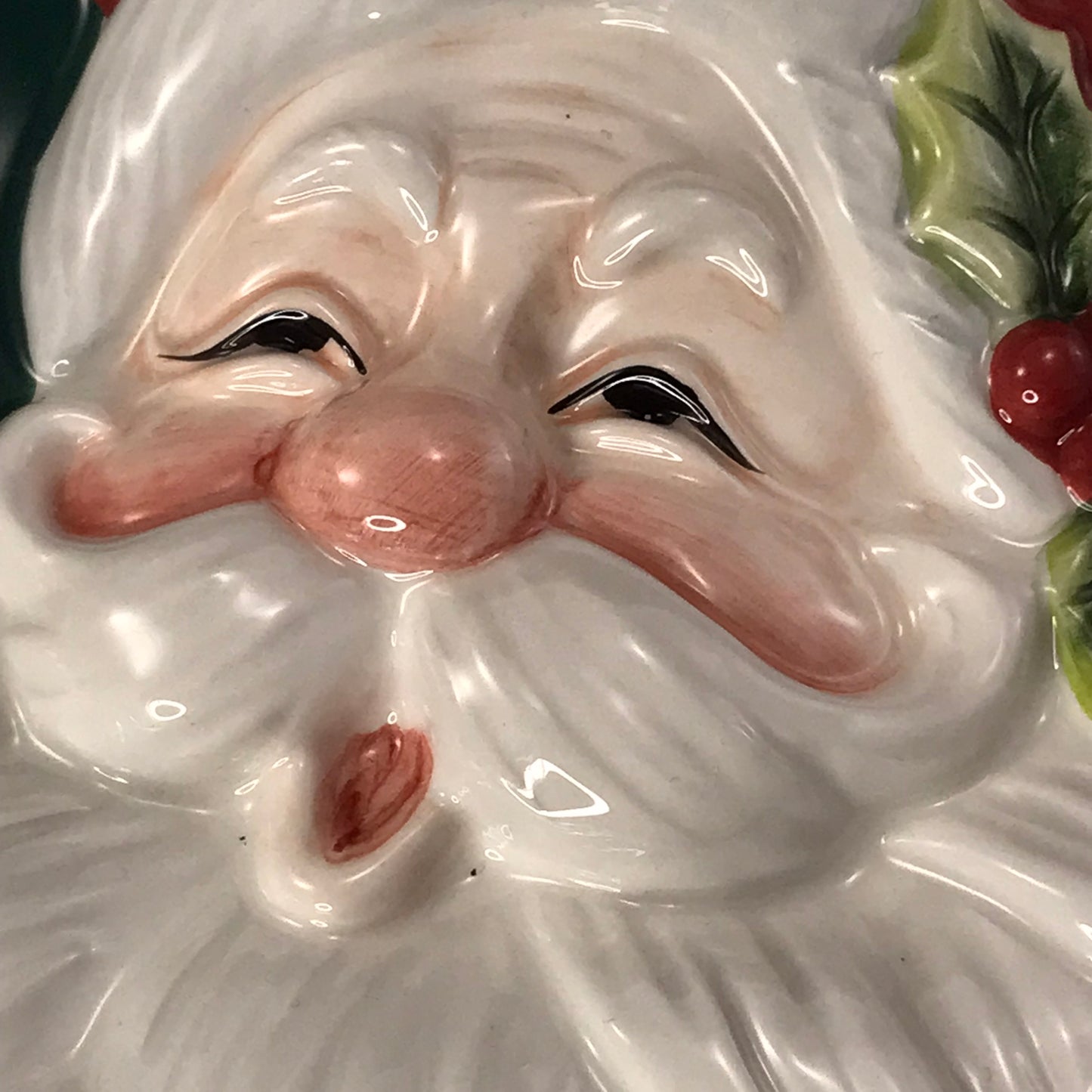 Fitz and Floyd Essentials Ceramic Ho Ho Ho Santa Claus Face Christmas Holly Wreath Décor Plate