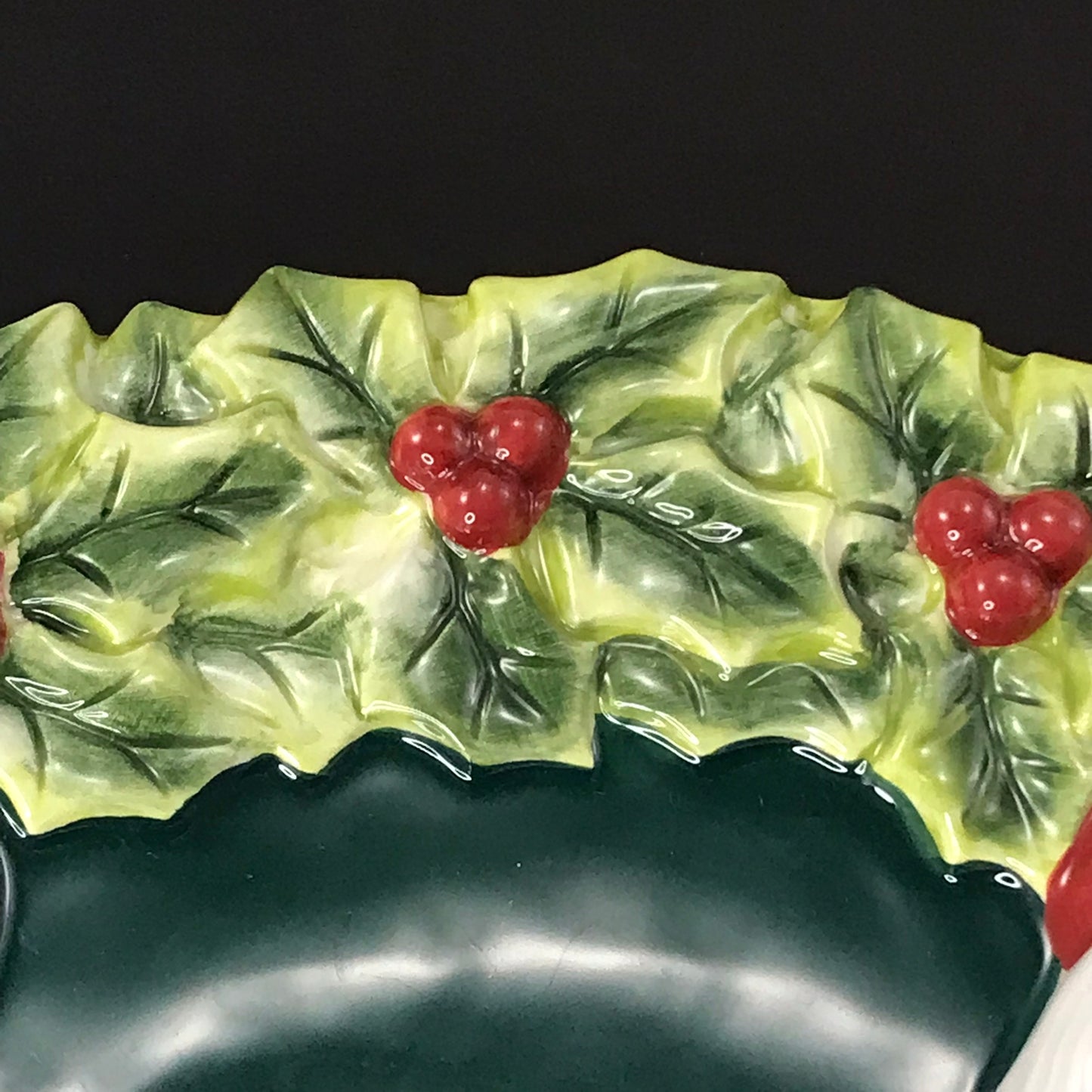 Fitz and Floyd Essentials Ceramic Ho Ho Ho Santa Claus Face Christmas Holly Wreath Décor Plate
