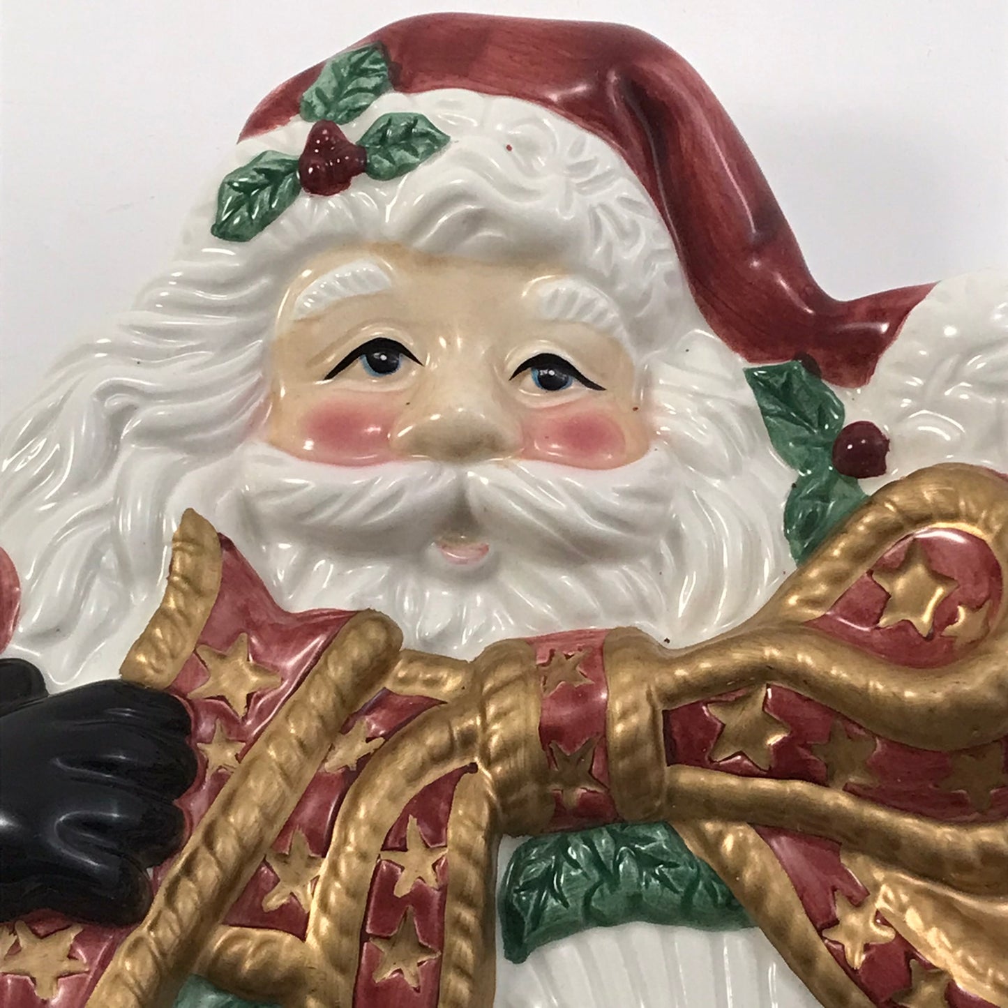 Fitz and Floyd Essentials Ceramic HO HO HO Santa Claus Hugging a Christmas Wreath Décor Plate